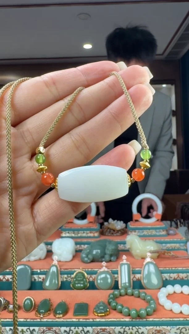 颈饰未镶嵌和田玉佩佩