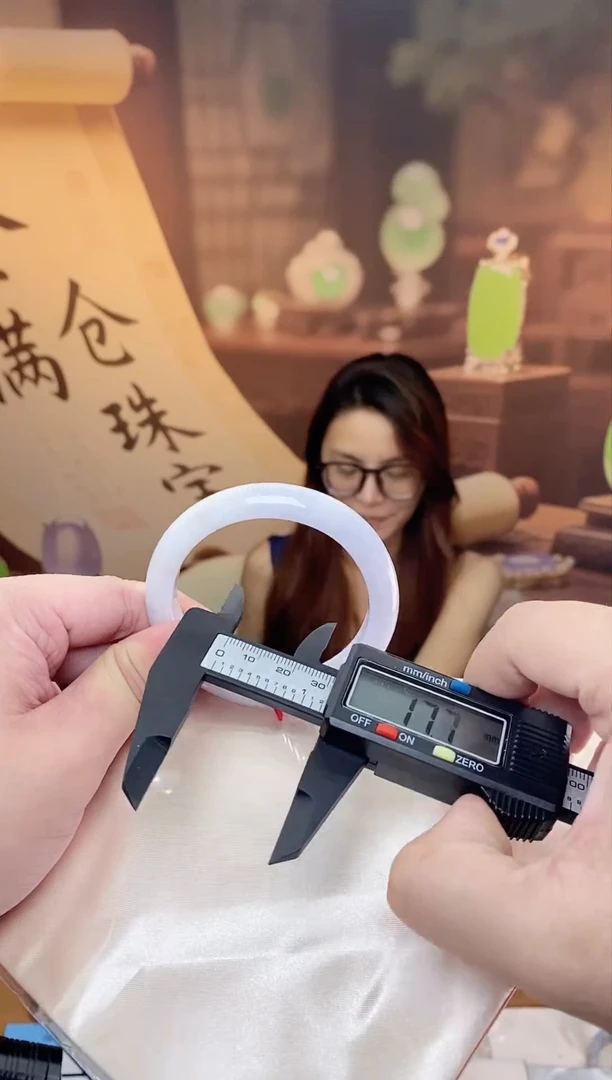 未镶嵌手镯翡翠手镯