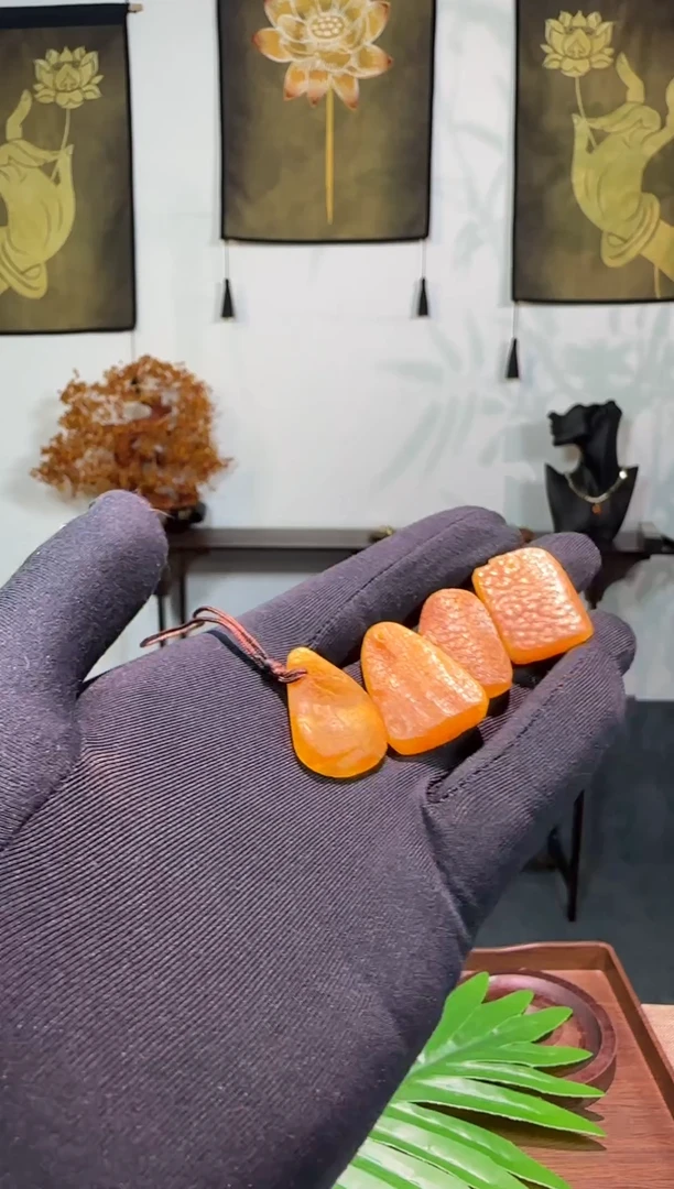 【闪购商品】琥珀裸石未镶嵌吊坠