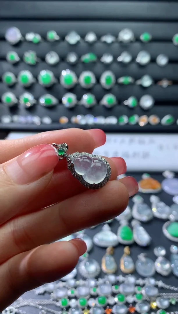 颈饰18K金镶嵌翡翠18K翡翠