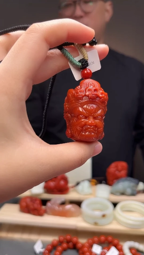 颈饰未镶嵌南红玛瑙吊坠