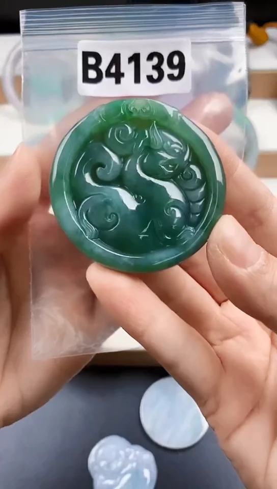 颈饰未镶嵌翡翠天然翡翠吊坠挂件