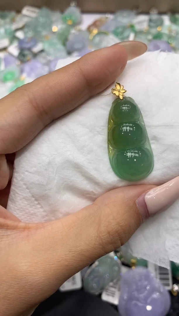 颈饰18K金镶嵌翡翠111111111111