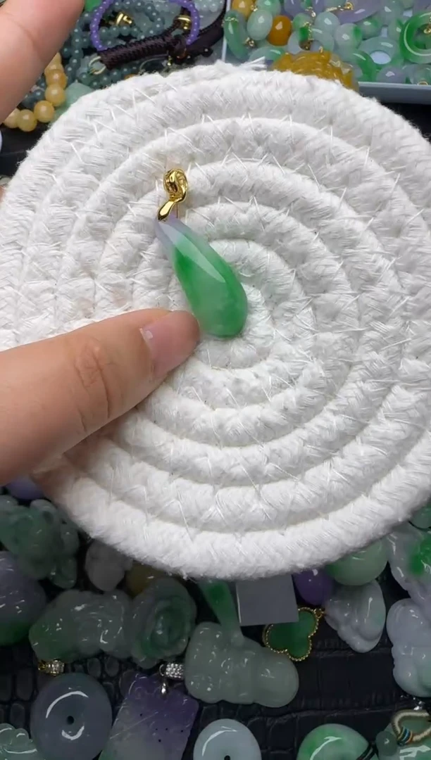 颈饰未镶嵌翡翠缅甸翡翠吊坠