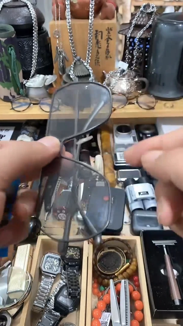 瓷片闪购商品  如图所示