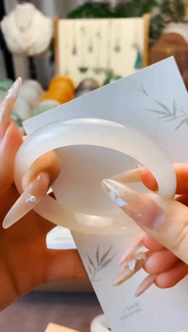 【闪购商品】石英质玉手镯未镶嵌59