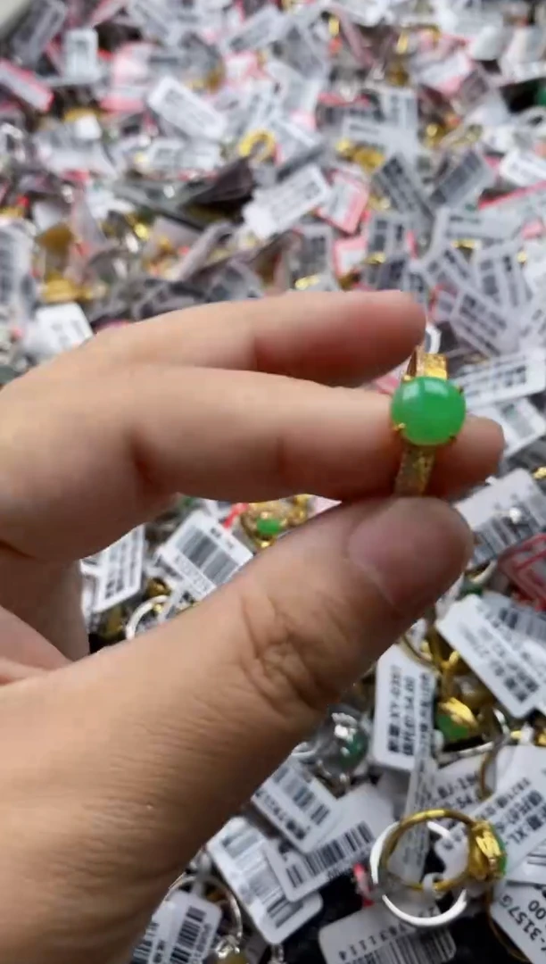 翡翠戒指银S925镶嵌444444    0