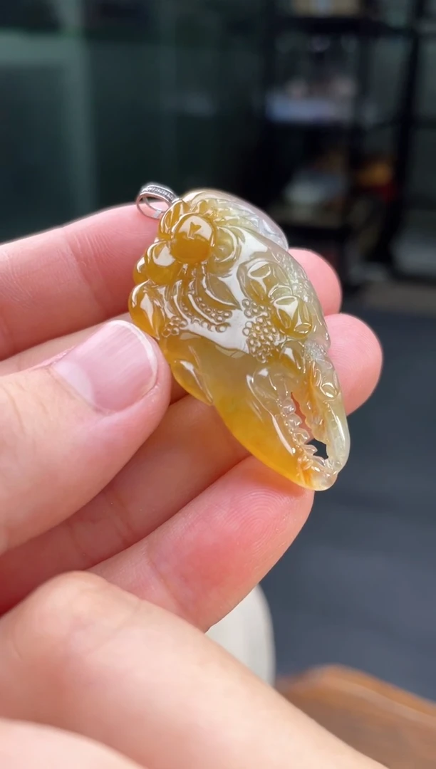 翡翠18K金镶嵌颈饰18.......