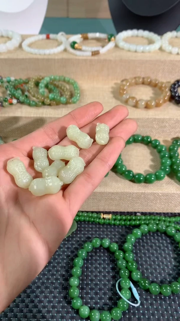 吊坠(赠链)未镶嵌和田玉和田玉吊坠多样性发货拍一发一