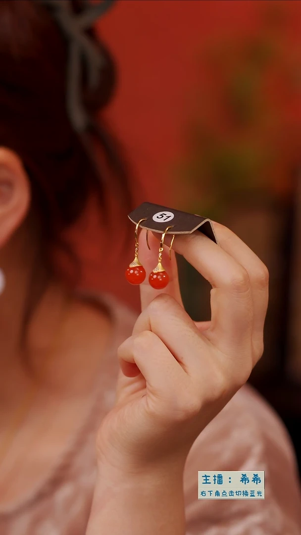 18K金镶嵌南红玛瑙耳饰圆珠