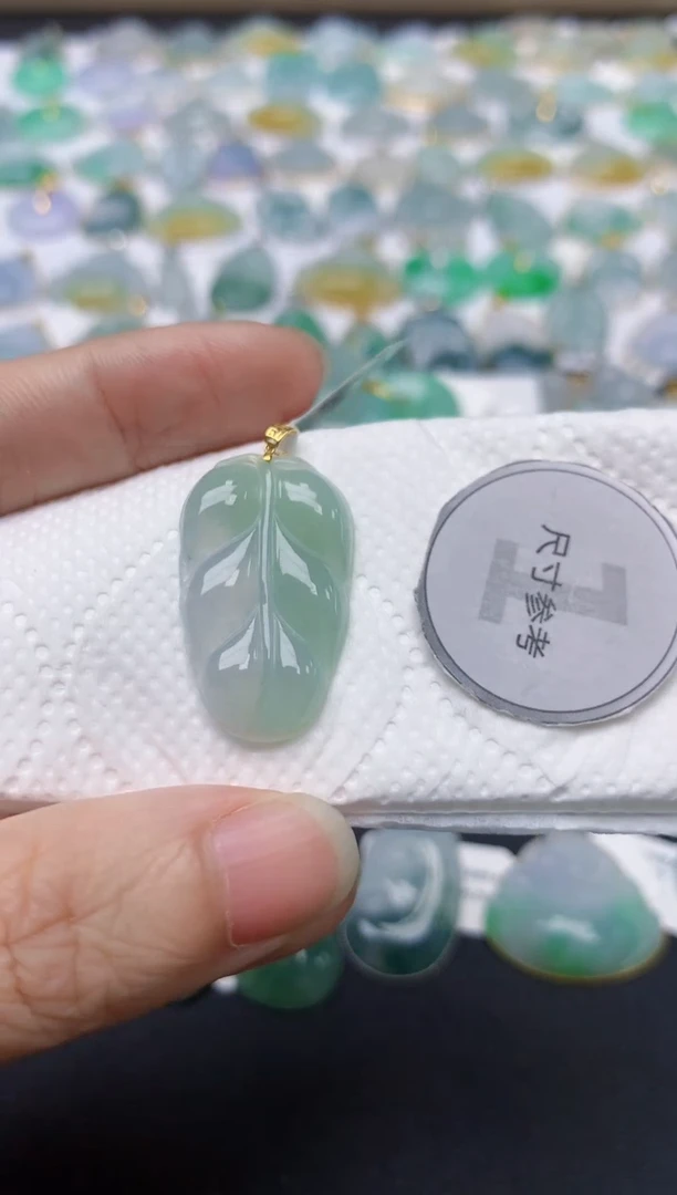 翡翠18K金镶嵌颈饰天然缅甸A货翡翠