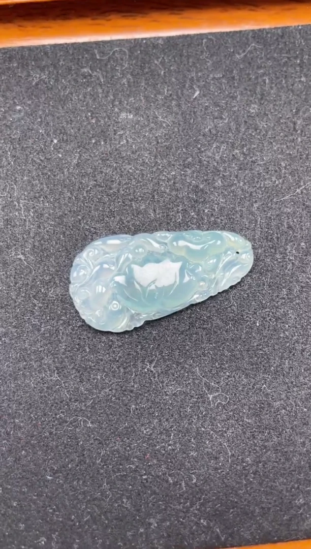 【闪购商品】翡翠颈饰未镶嵌莲花荷叶鱼