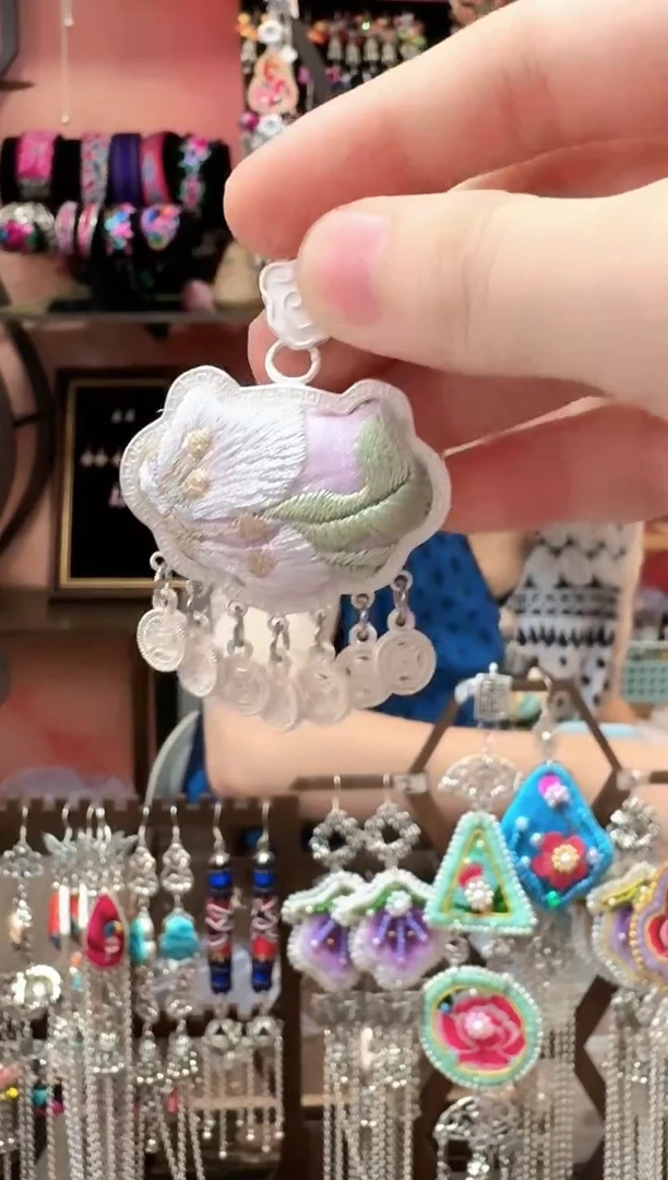 织绣云织谣民族风精美饰品  215
