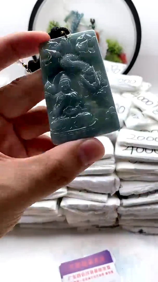 翡翠未镶嵌颈饰大势至