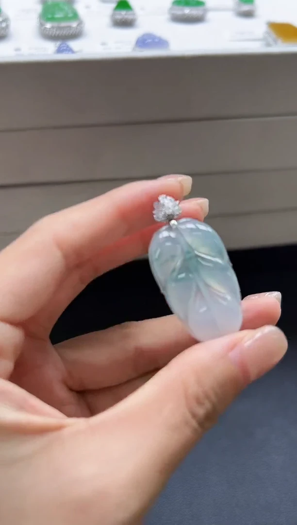 颈饰18K金镶嵌翡翠KCYX110303