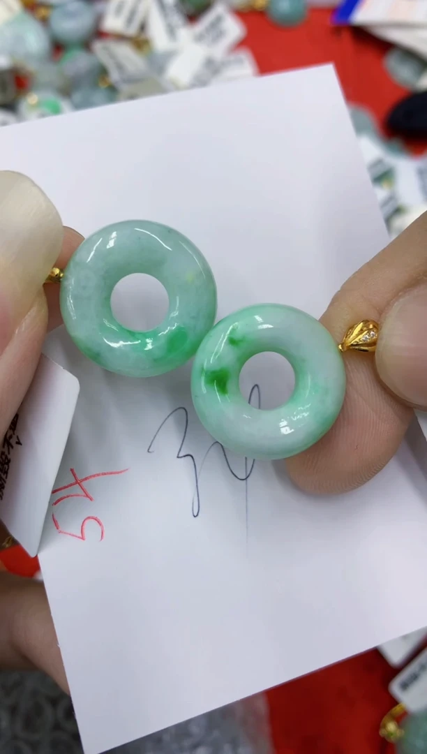 翡翠未镶嵌颈饰1111111111多样性发其一