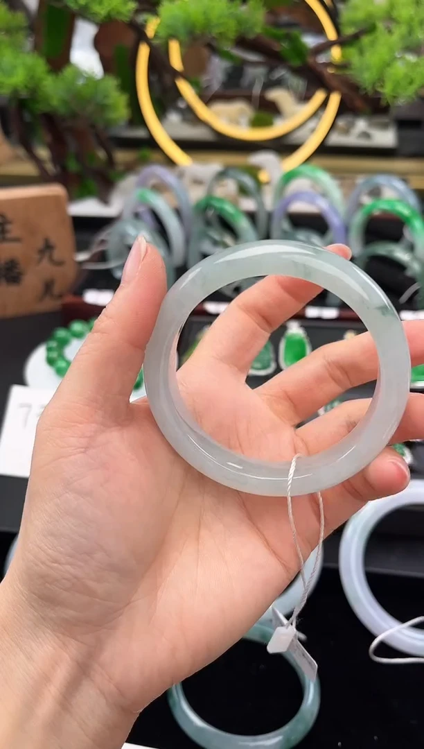 未镶嵌手镯翡翠手镯