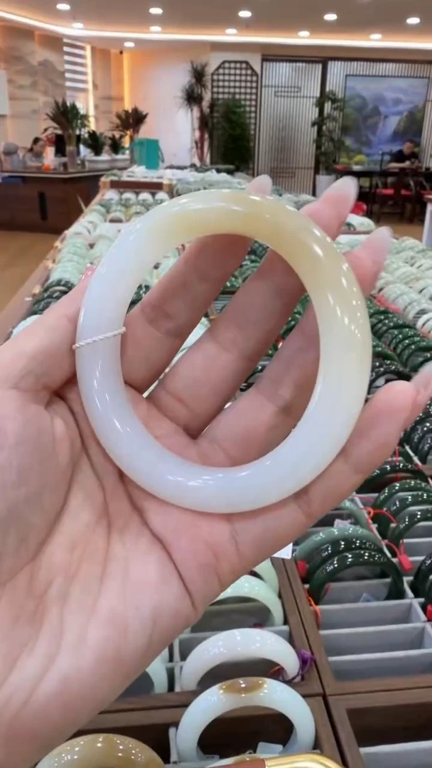 颈饰未镶嵌和田玉手镯60