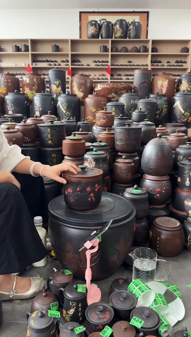 瑕疵茶叶罐 小五饼红梅   792