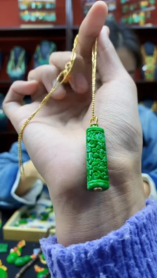 颈饰未镶嵌翡翠吊坠