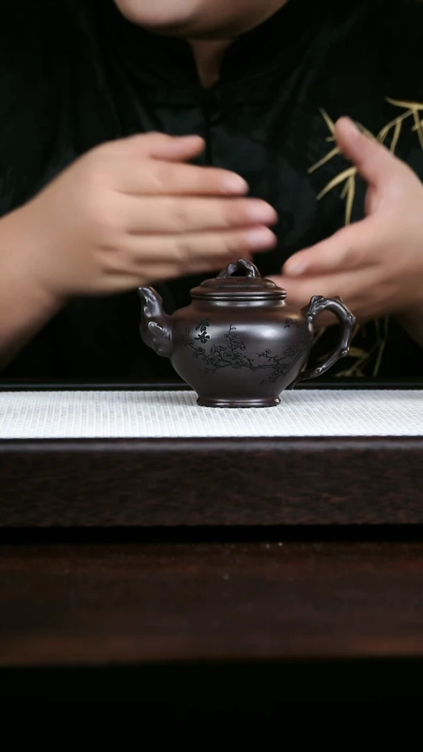 茶壶紫砂报春 紫龙血