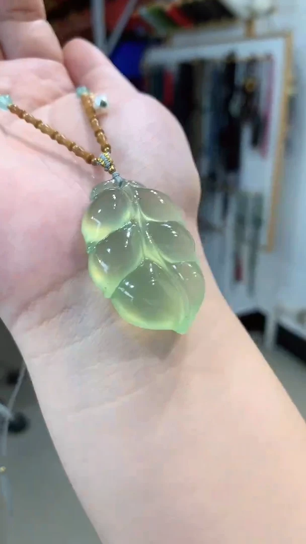 未镶嵌蛇纹石玉颈饰叶子