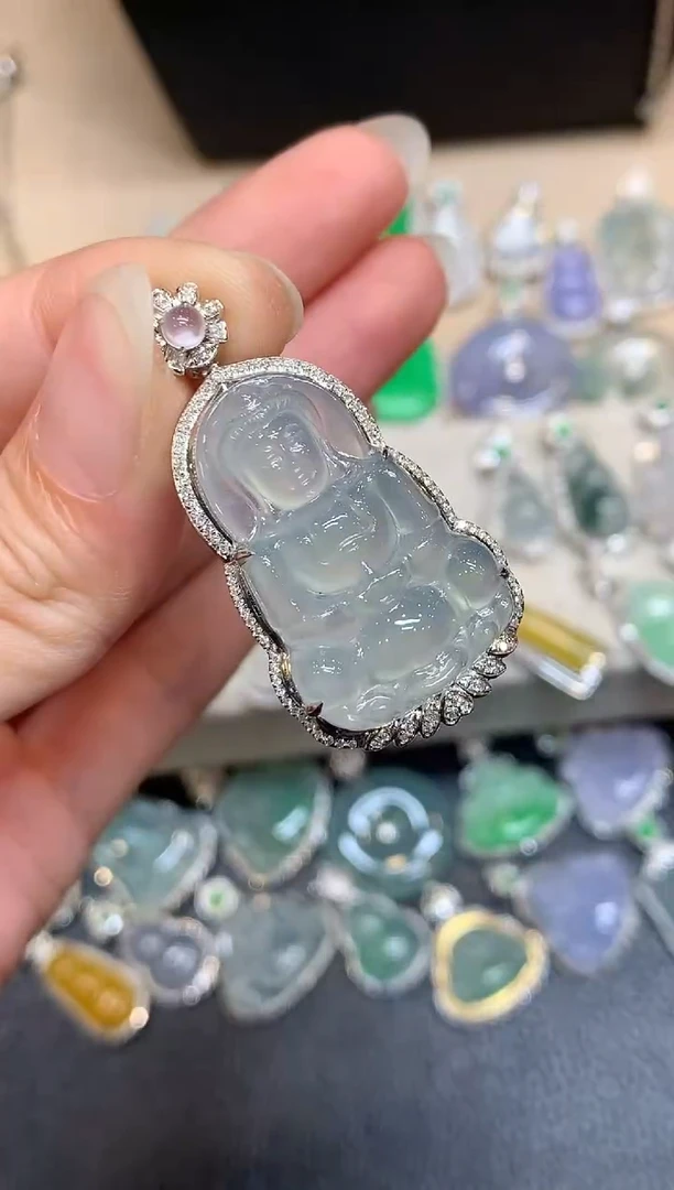 颈饰18K金镶嵌翡翠观音【无服务费