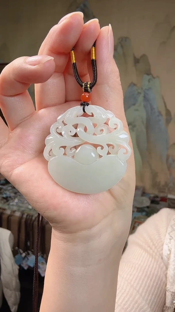 颈饰未镶嵌和田玉.