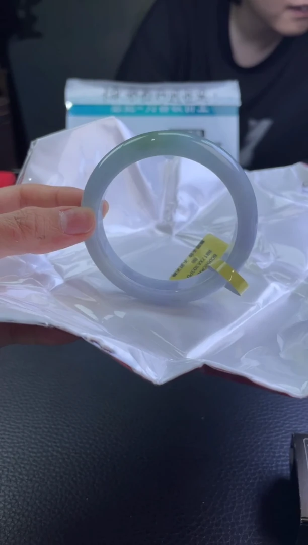 翡翠手镯未镶嵌1