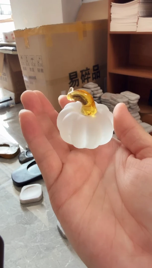 琉璃小南瓜镇纸2个(微瑕能接受拍)