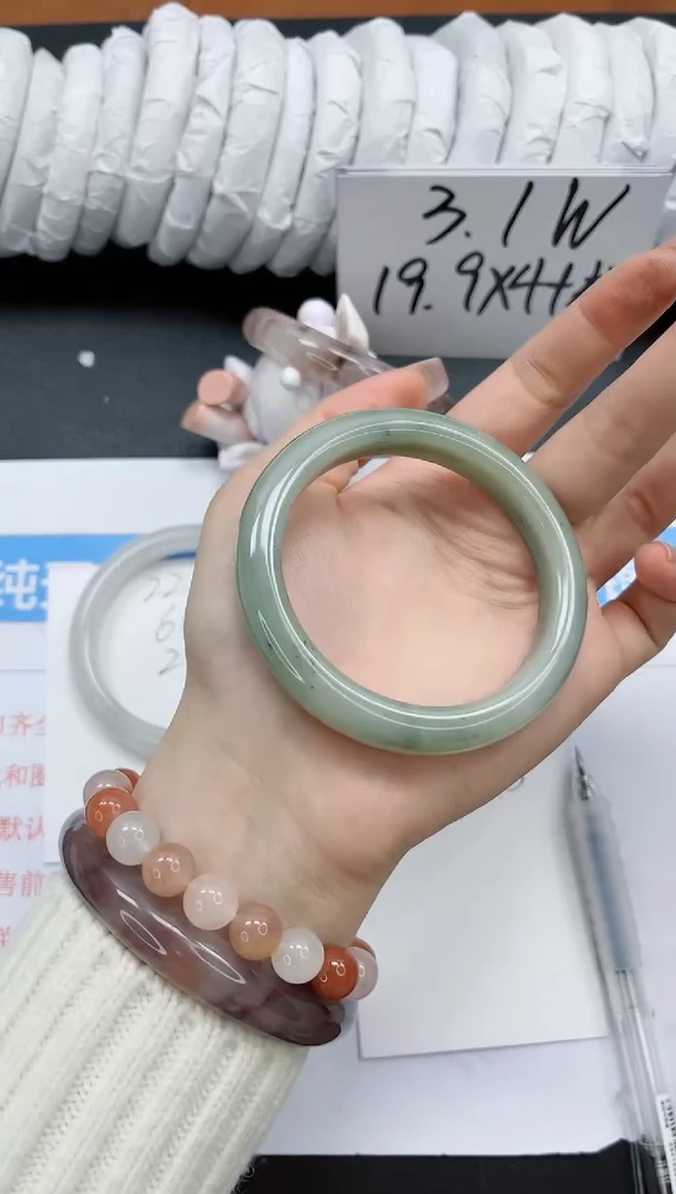 【闪购商品】石英质玉手镯未镶嵌k226-58.3