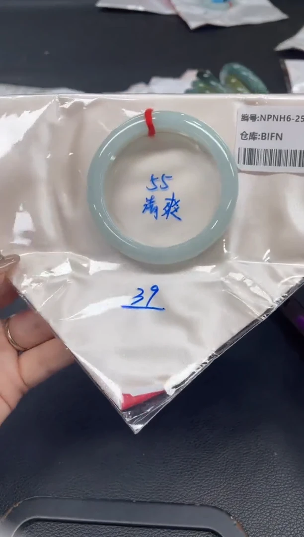 未镶嵌手镯翡翠 翡翠手镯