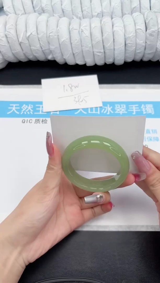 【闪购商品】石英质玉手镯未镶嵌318-53.6