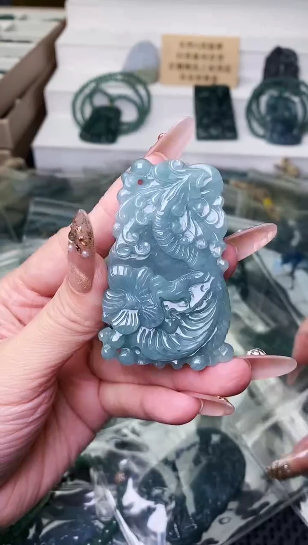 颈饰未镶嵌翡翠