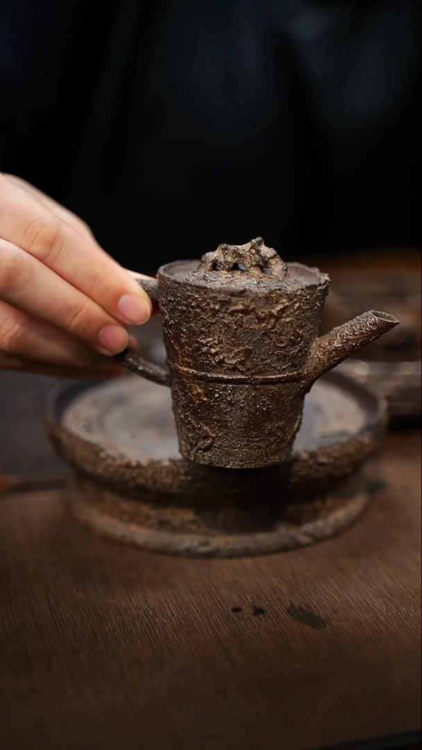 全手工制作  南蛮太湖石后手壶
