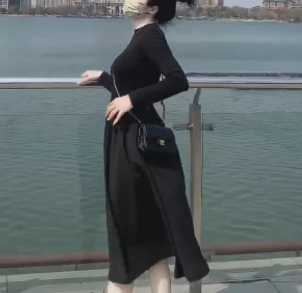 2025春季新款网红同款洋气韩版爆款拼接黑色连衣裙乖ee