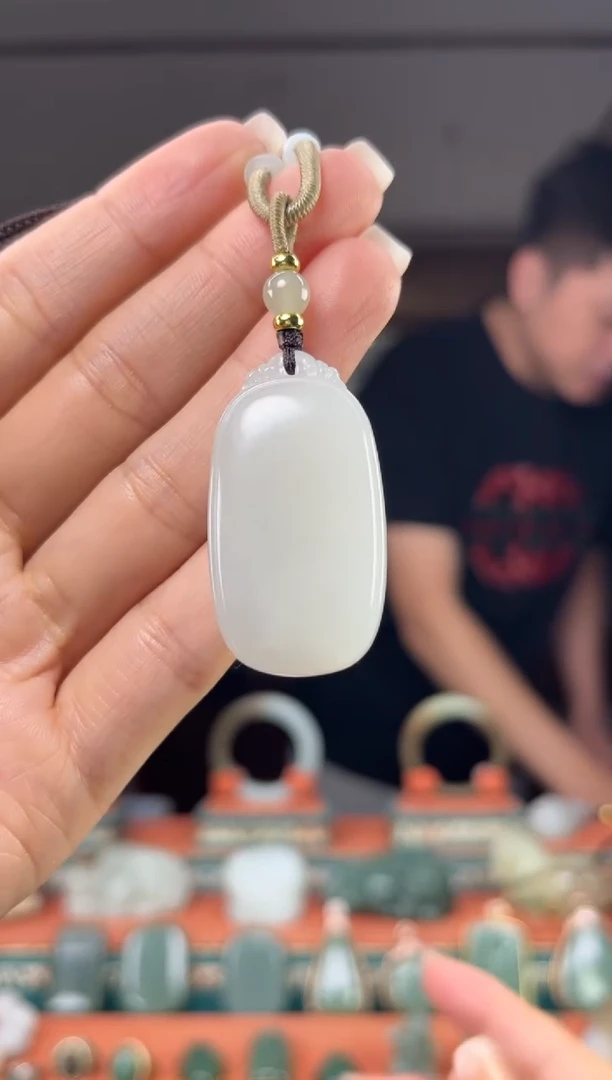 颈饰未镶嵌和田玉佩佩