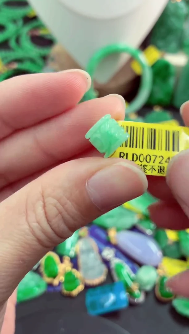 吊坠(不含链)未镶嵌翡翠天然缅甸翡翠A货