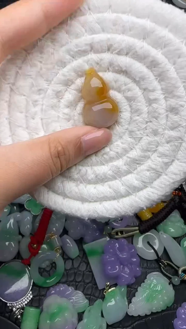 颈饰未镶嵌翡翠缅甸翡翠吊坠