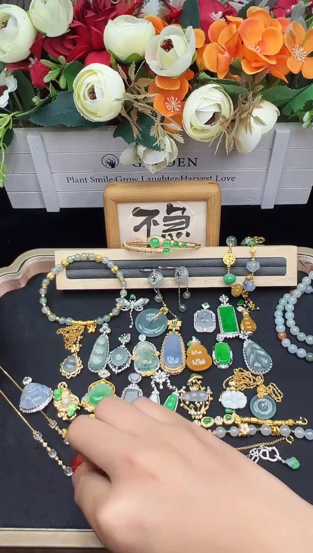 吊坠(不含链)18K金镶嵌翡翠勿拍