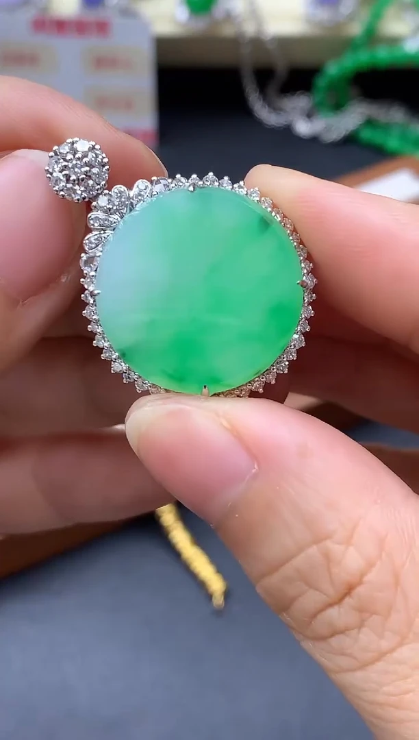 颈饰18K金镶嵌翡翠528-中国好珍宝