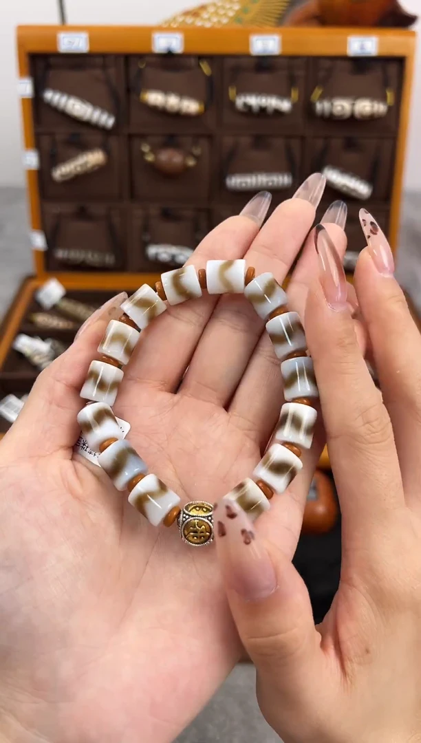 玛瑙/玉髓（覆膜）颈饰合金41微瑕随机发货