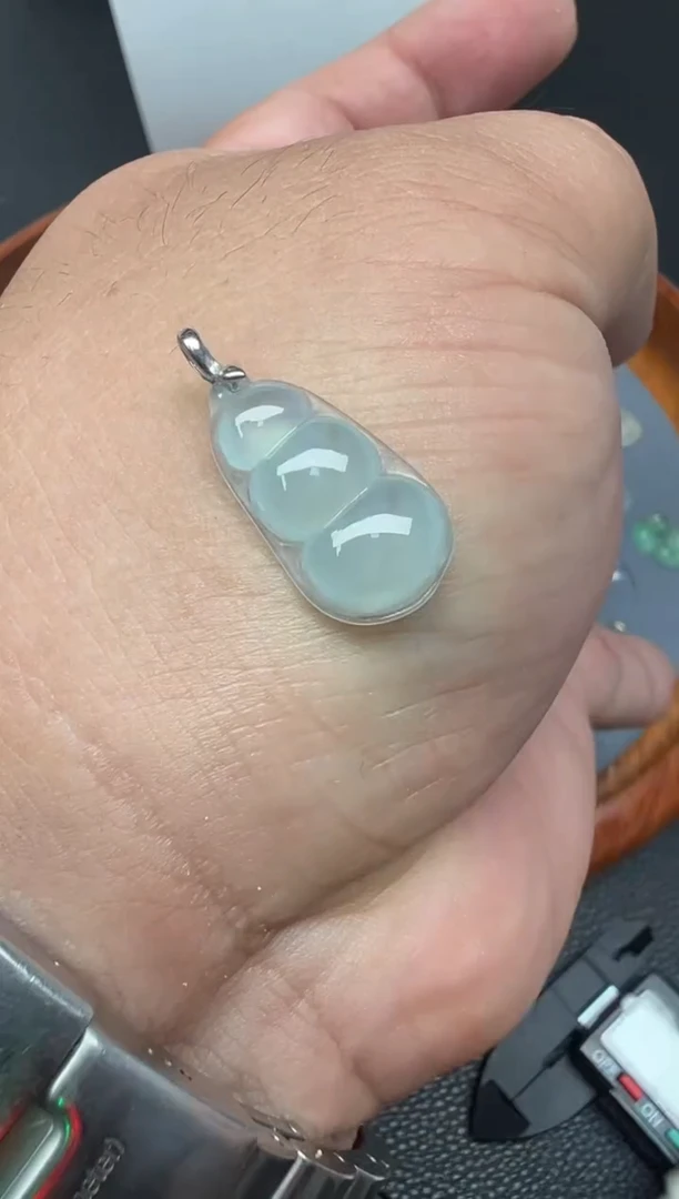 颈饰18K金镶嵌翡翠（21号）纯天然A货缅甸翡翠 豆子锁骨吊坠