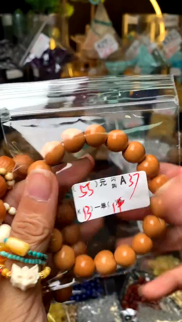 未镶嵌琥珀珠宝奇石A37