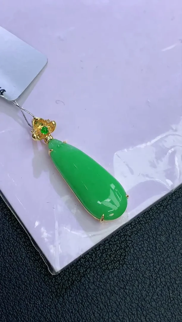 颈饰18K金镶嵌翡翠赠礼盒证书 麦麦