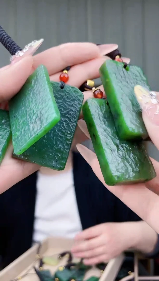 【闪购商品】和田玉挂件未镶嵌拍一发一，多样性发货！