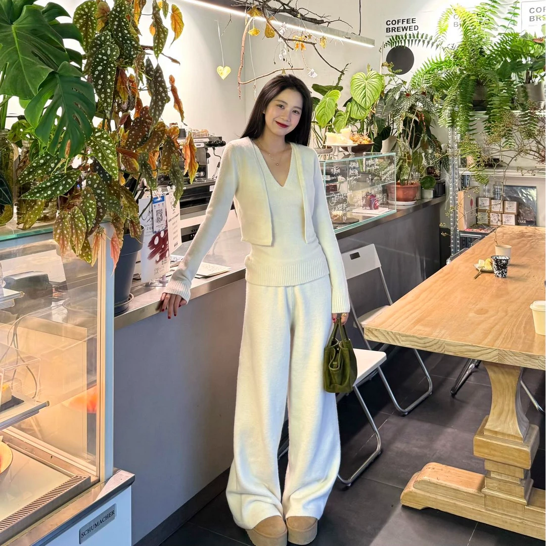 慵懒风针织开衫套装女2025春新款v领打底衫高腰休闲阔腿裤三件套