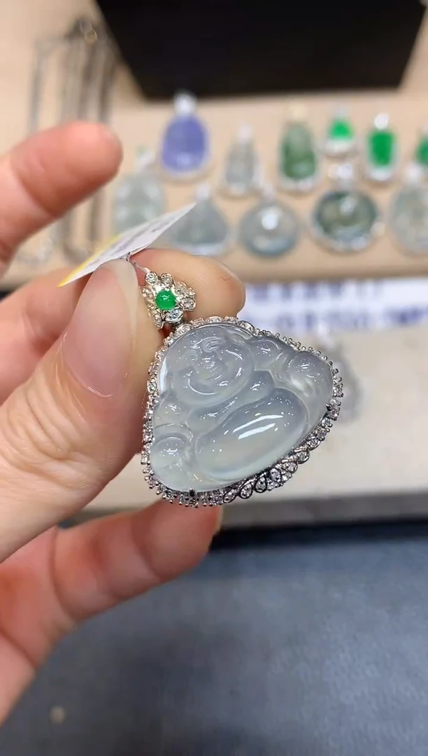 颈饰18K金镶嵌翡翠佛公【无服务费