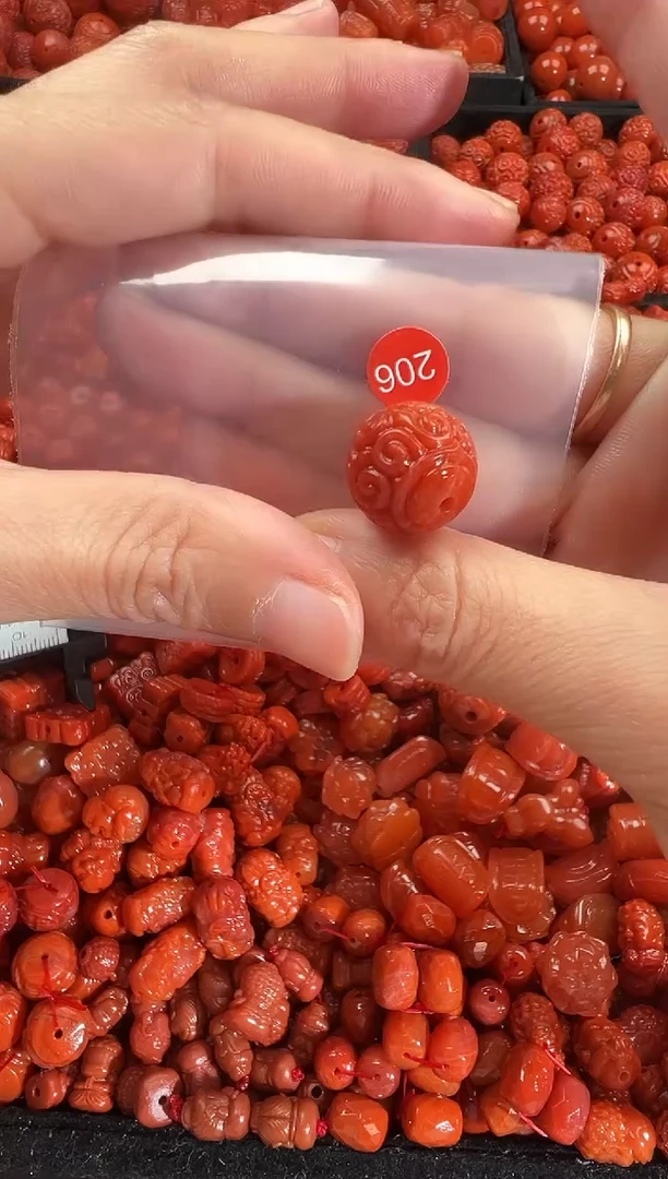 颈饰未镶嵌南红玛瑙1