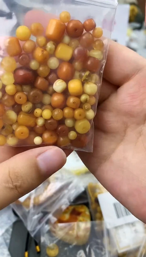未镶嵌琥珀珠宝奇石126